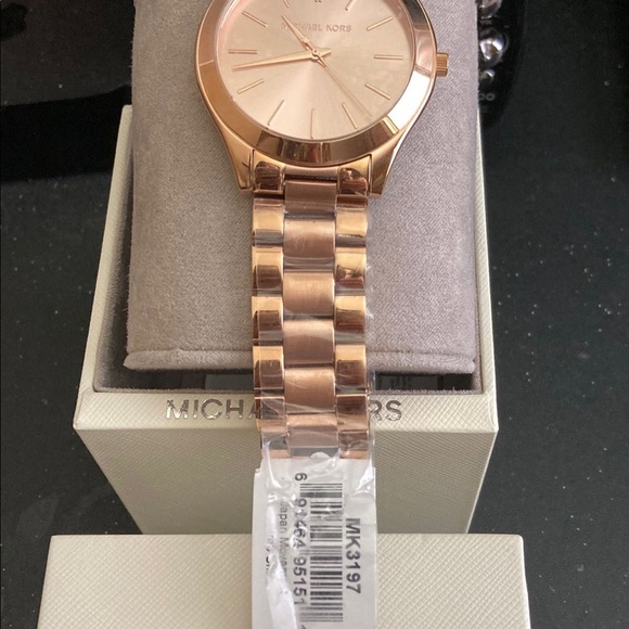 NWT Rose Gold Michael Kors Watch - Picture 3 of 6